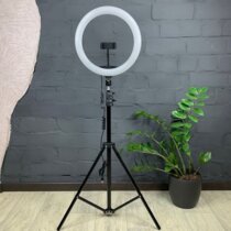 Ring lamp with tripod