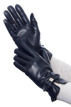Эффектные черные перчатки