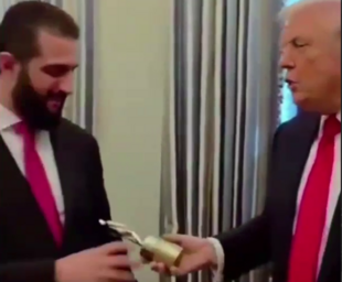 Экстравагантный Дональд Трамп и его подарки